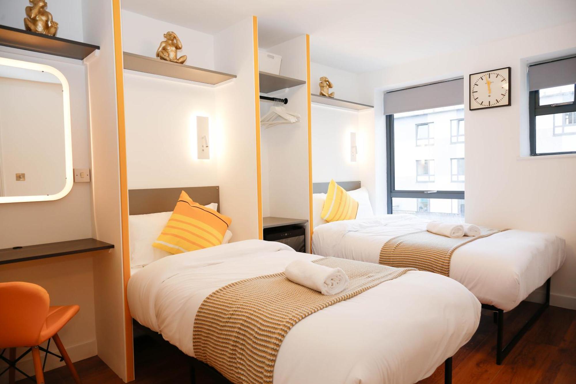 New Luxury Apartments In Central Location Next To Shops, Cafes, Bars & Metro ลอนดอน ภายนอก รูปภาพ