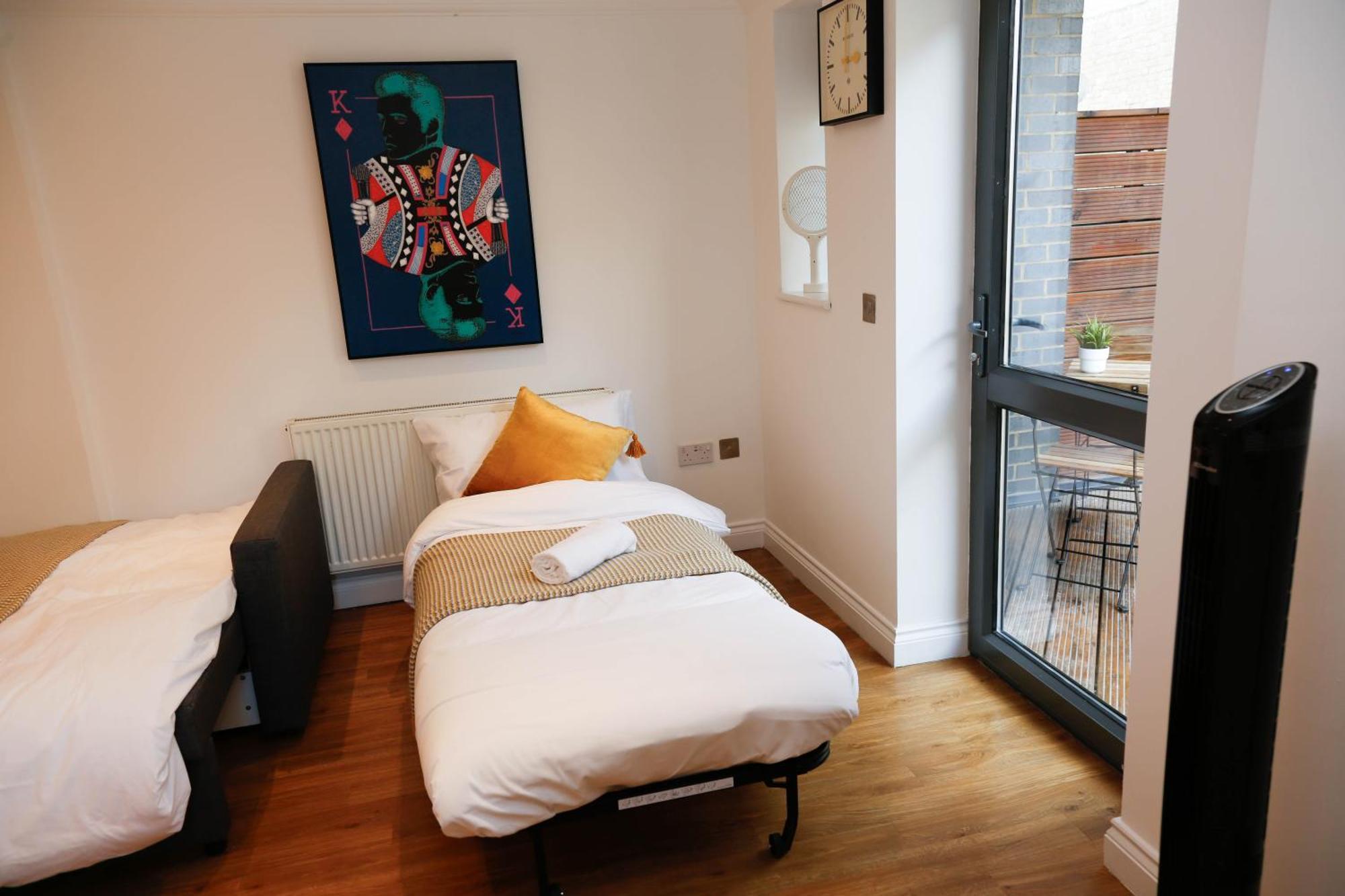 New Luxury Apartments In Central Location Next To Shops, Cafes, Bars & Metro ลอนดอน ภายนอก รูปภาพ