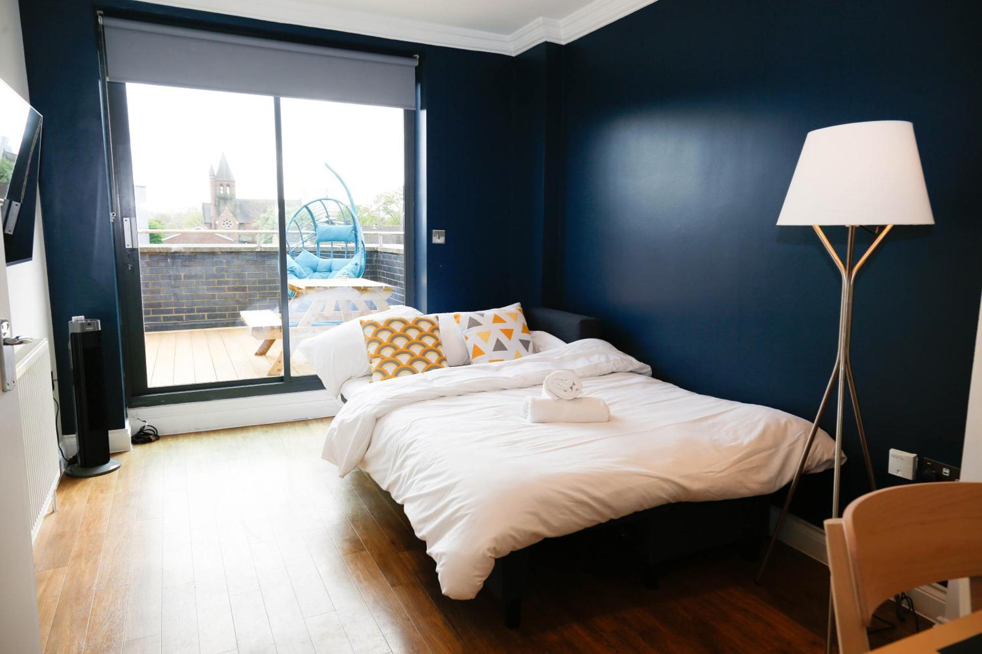 New Luxury Apartments In Central Location Next To Shops, Cafes, Bars & Metro ลอนดอน ภายนอก รูปภาพ
