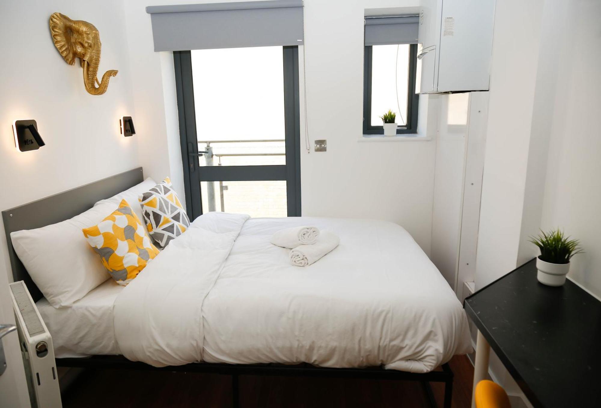 New Luxury Apartments In Central Location Next To Shops, Cafes, Bars & Metro ลอนดอน ภายนอก รูปภาพ