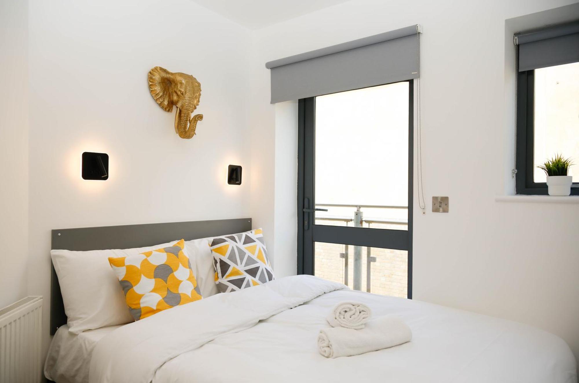 New Luxury Apartments In Central Location Next To Shops, Cafes, Bars & Metro ลอนดอน ภายนอก รูปภาพ