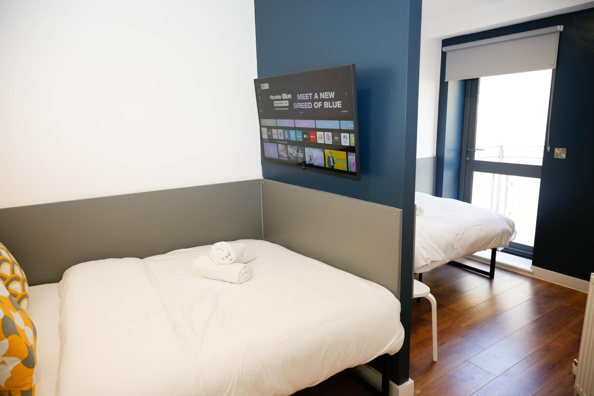 New Luxury Apartments In Central Location Next To Shops, Cafes, Bars & Metro ลอนดอน ภายนอก รูปภาพ
